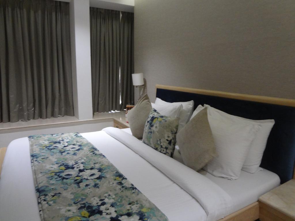 Hotel Suncity Apollo - Gateway Of India Mumbai  Buitenkant foto