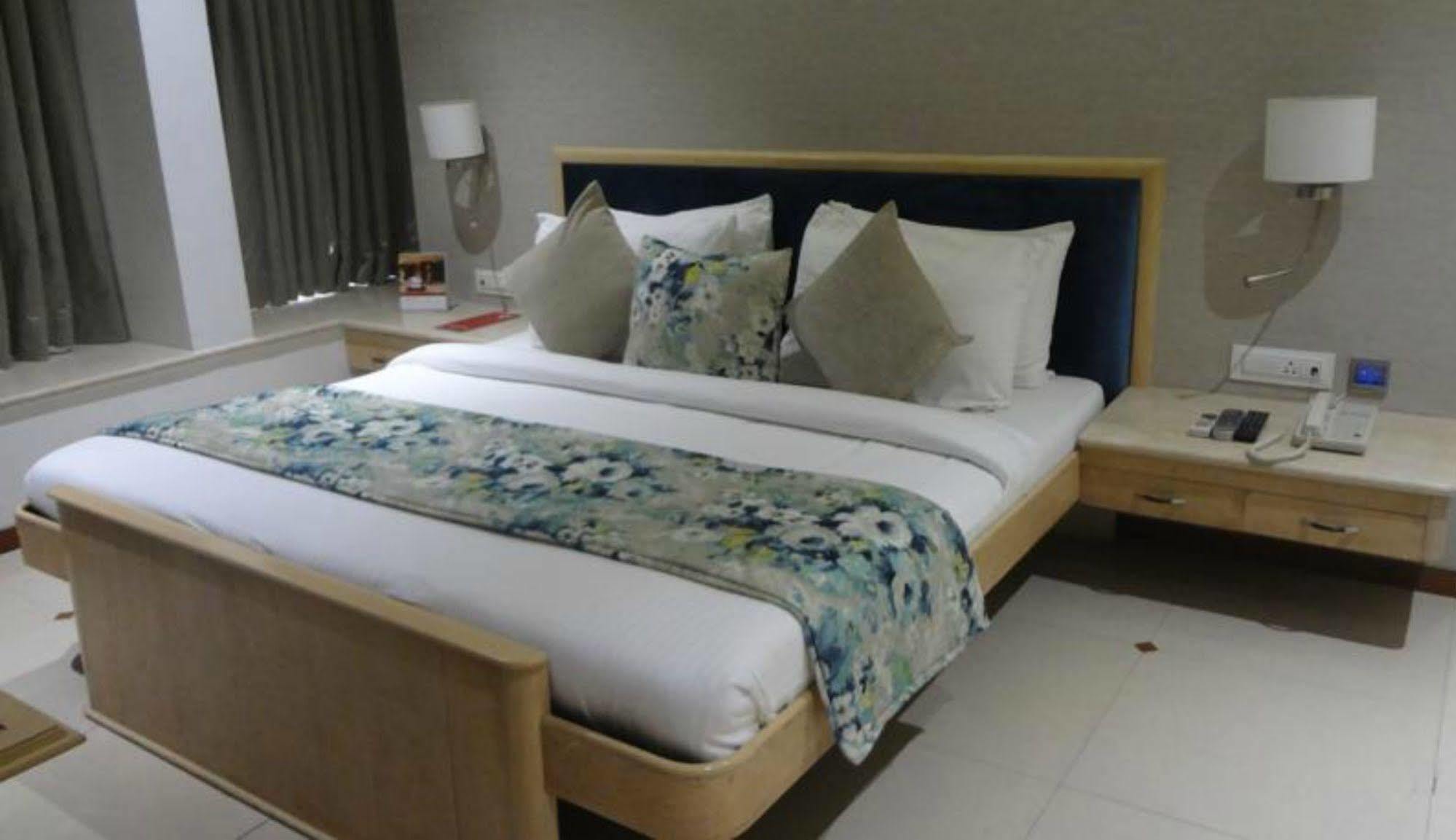 Hotel Suncity Apollo - Gateway Of India Mumbai  Buitenkant foto